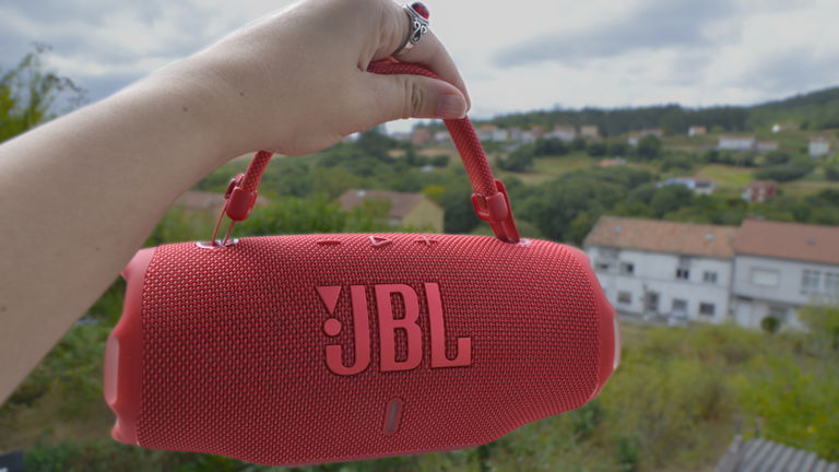 JBL Charge 6, análisis: calidad de sonido premium y autonomía para todo el día