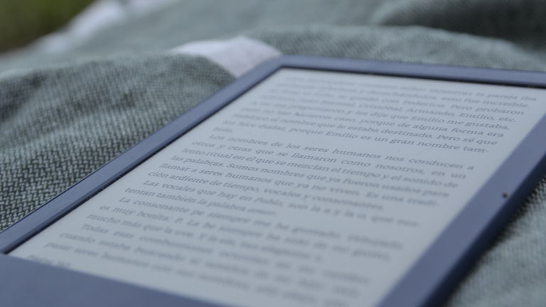 Si te gusta leer, este Kindle es el mejor capricho que puedes darte por menos de 100 euros