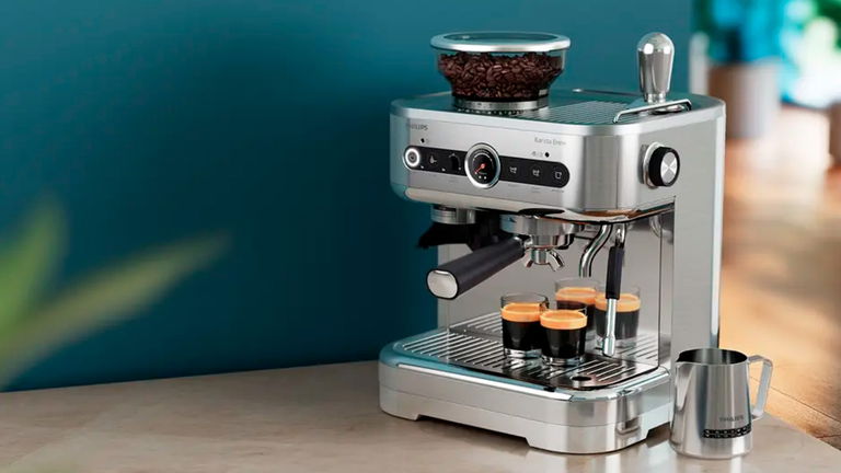 Ni cápsulas ni complicaciones: esta máquina prepara espresso y espuma como en la cafetería