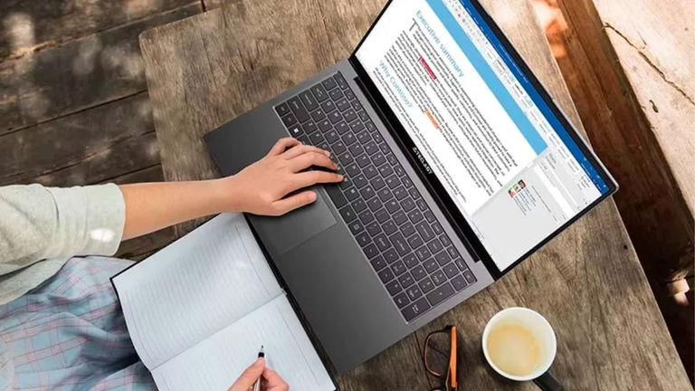 Batería duradera, teclado retroiluminado y Windows 11 Pro: este portátil lo tiene todo por poco más de 200 euros