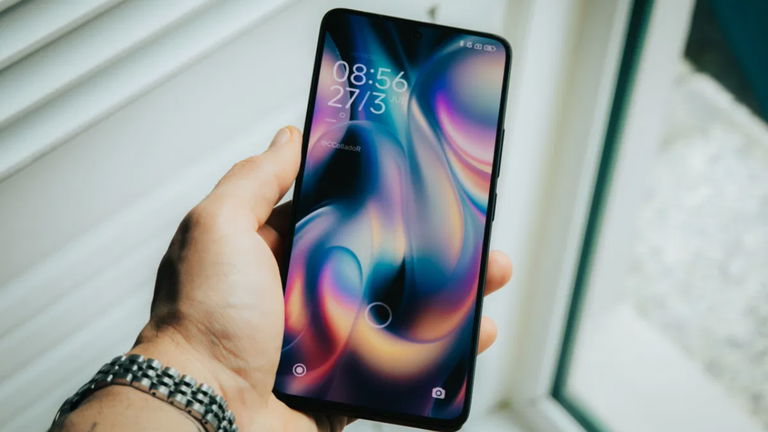 Este móvil de Xiaomi se lleva todas las miradas en Amazon: Pantalla 2K, triple cámara y batería que vuela: