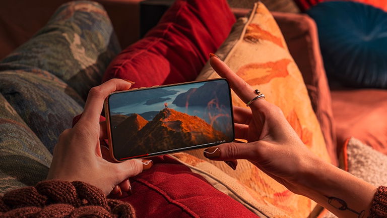 Un móvil de gama alta a precio de gama media: este Motorola Edge con 12 GB de RAM tiene un diseño sublime