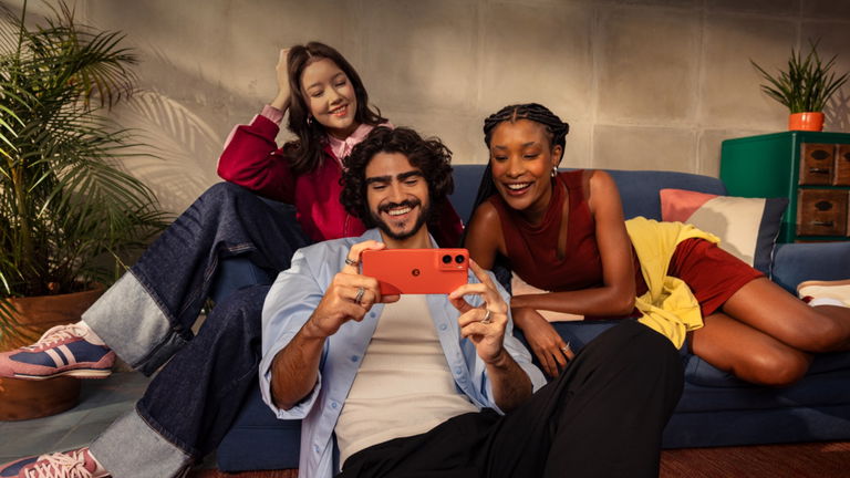 Así es la nueva generación de Motorola: el móvil con la batería más grande de su segmento y la colección con Swarovski llega a España