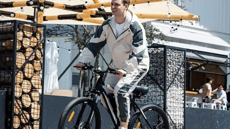 Esta bicicleta eléctrica tiene todo lo que buscas y su precio es ridículamente barato