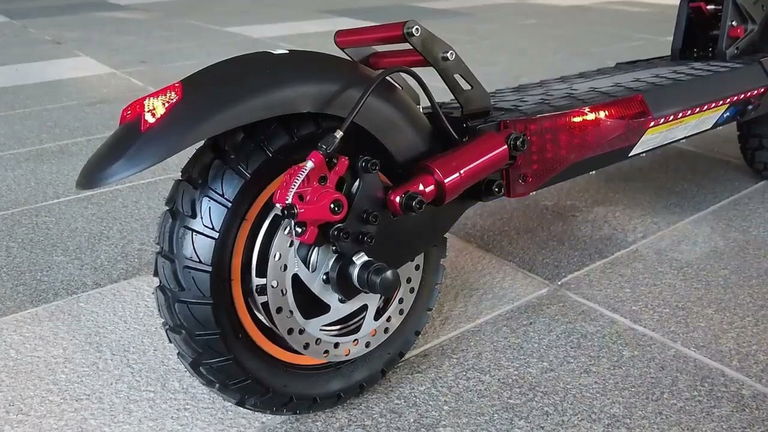 Barato y potente: este patinete todoterreno con motor de 800 W sale por menos de 280 euros