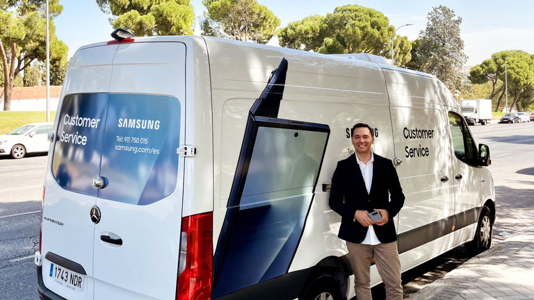 Así es la furgoneta de Galaxy Premium Repair por dentro: el servicio de Samsung que va hasta la puerta de tu casa para reparar tu móvil