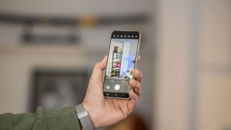 Funda gratis y 400 euros de descuento para el móvil gama alta que reinó en Android en 2024