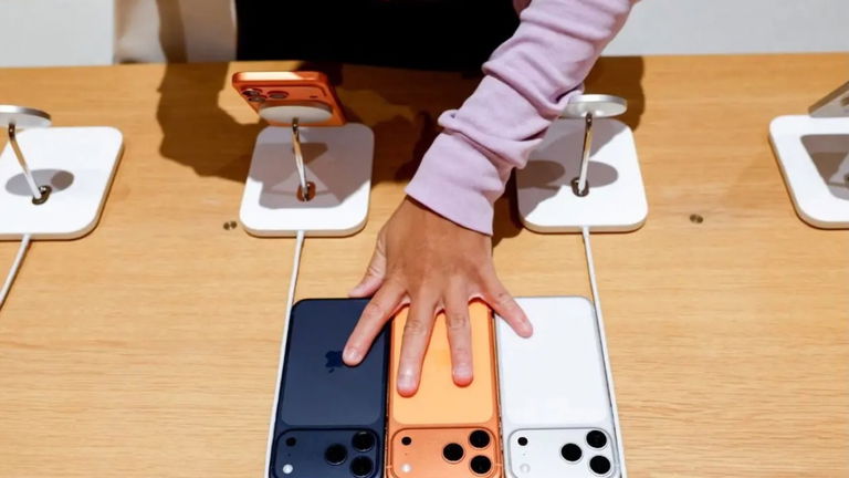 El 'secreto' de la Apple Store: el truco casero para eliminar los arañazos del iPhone 17 (y necesitas sal)