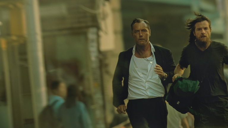 Ni 'Ozark' ni 'The Young Pope', esta es la miniserie con Jude Law y Jason Bateman que lo está petando en Netflix