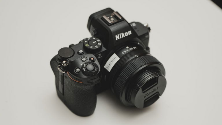 Hemos probado la Nikon Z5 II: adiós a la lentitud, es la cámara híbrida full-frame que todos queríamos
