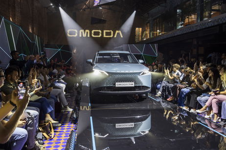 OMODA 7 SHS: el nuevo SUV híbrido enchufable que estrena una pantalla deslizante inédita