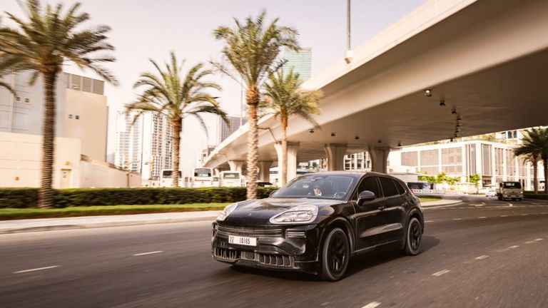 El futuro de los coches ya está aquí: Porsche usó la IA para crear el nuevo Cayenne eléctrico y se ahorró más de 100 prototipos