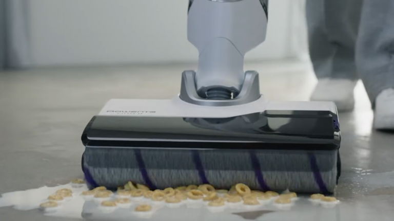 Adiós a fregar y aspirar por separado: la Rowenta X-Clean 4 lo hace todo a la vez por menos de 270 euros