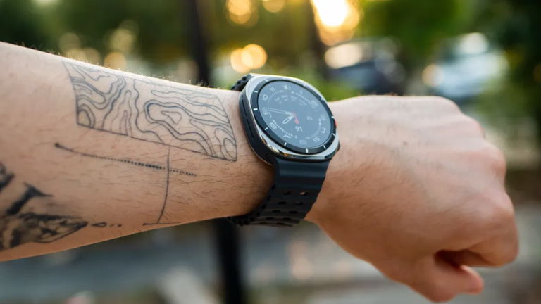 Descubre lo que puede hacer por ti un smartwatch como este, con descuento y batería de larga duración