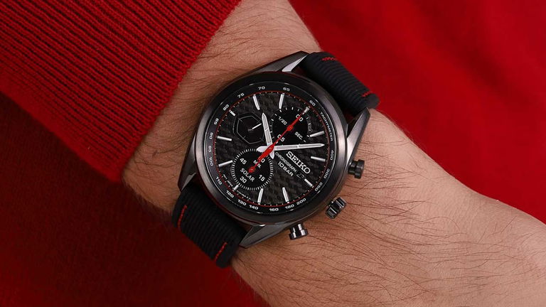 Zafiro, movimiento solar, cronógrafo, taquímetro y un descuento difícil de creer para este reloj Seiko