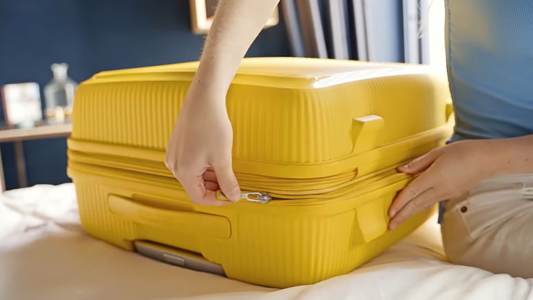 Corre a aprovechar el 42% de descuento en la American Tourister Soundbox, una maleta de 81L perfecta para tus viajes
