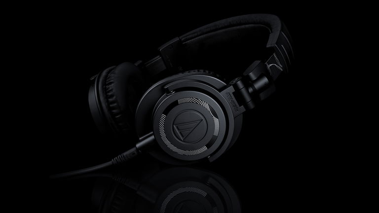Audio-Technica celebra los 10 años de los legendarios M50x con una edición limitada inspirada en el arte japonés
