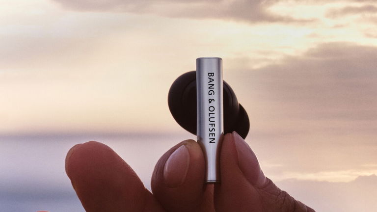 Bang & Olufsen quiere que te gastes 1.200 € en estos auriculares Bluetooth de lujo