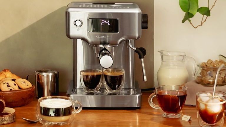 20 bar, café molido y leche cremosa: así una de las cafeteras más vendida del momento