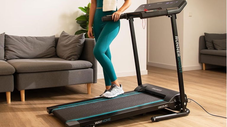 Camina, trota, corre y ahorra, con la cinta doméstica barata que convierte tu salón en zona fitness