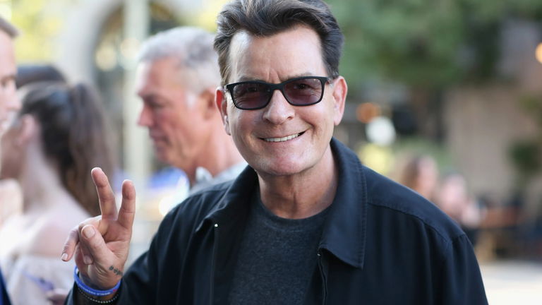 Charlie Sheen se arrepiente de una cosa más que de ninguna otra, y no, no tiene nada que ver con 'Dos hombres y medio'