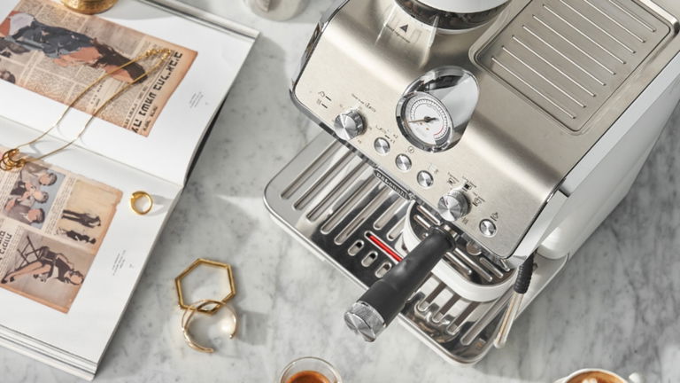 El café es un arte, y tú serás un artista con esta cafetera especial de De'Longhi con 160 euros de descuento