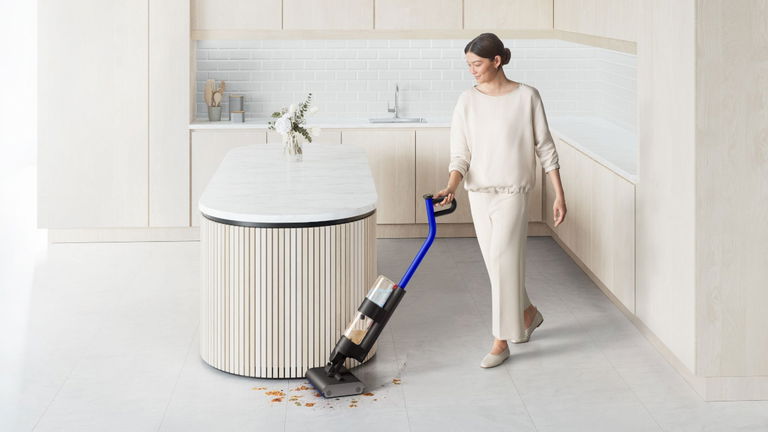 La fregona eléctrica Dyson, que te hará no volver jamás a una convencional, hunde su precio y ahora cuesta 300 euros menos