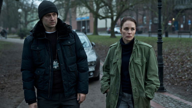 Este es, para mí, uno de los mejores thrillers policíacos de los últimos años. Tiene 3 temporadas y ya lo puedes ver en streaming