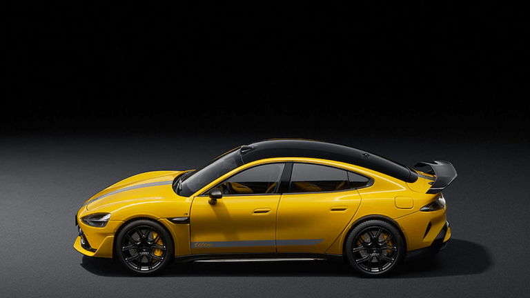 Ya puedes comprar el coche de Xiaomi por solo 159 euros, aunque hay un pequeño "pero": mide 30 centímetros