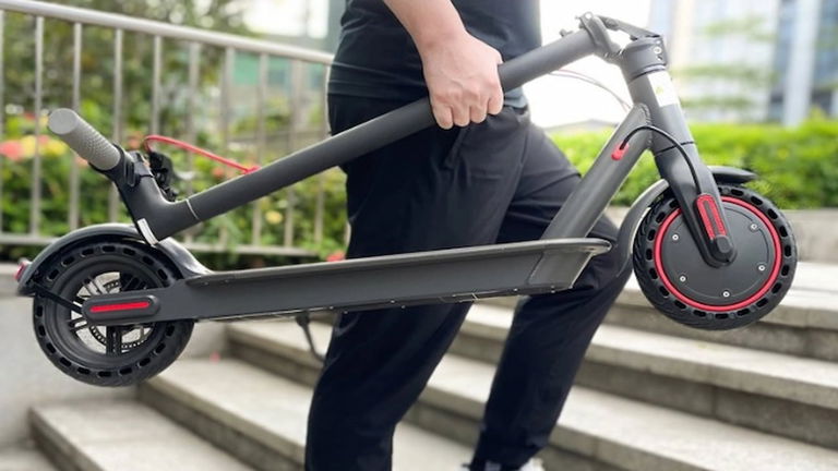 Es el patinete eléctrico más barato de internet: cuesta solo unos 130 euros y rivaliza con la gama media