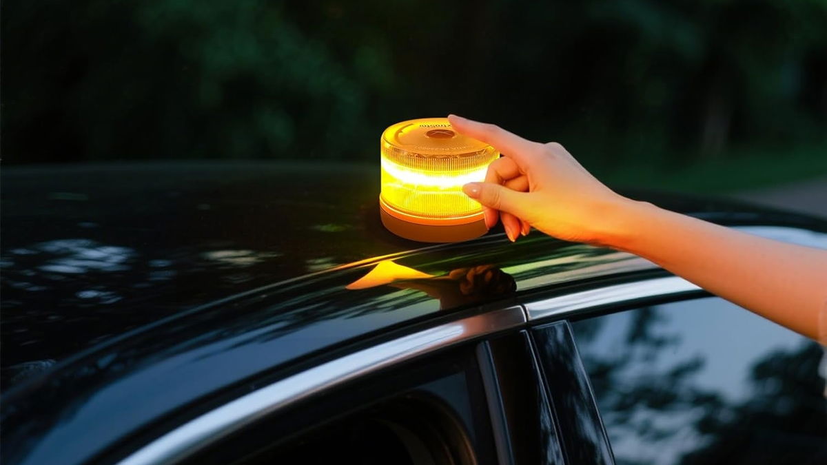 Será obligatoria y solo te costará 25 euros: baliza V16 homologada por la DGT para tu vehículo