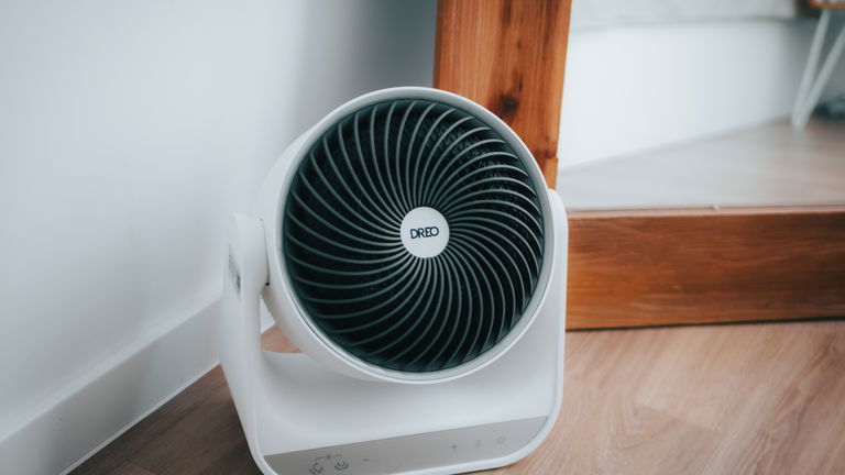 He probado el mini calefactor inteligente de 100 euros que te va a salvar este invierno: calienta una habitación entera en segundos