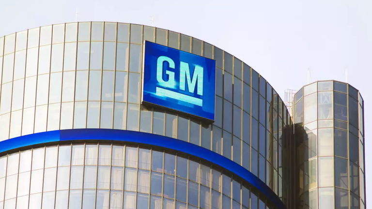 Una de las mayores marcas de coches ha confirmado que dejará de usar Android Auto y Apple CarPlay en todos sus modelos