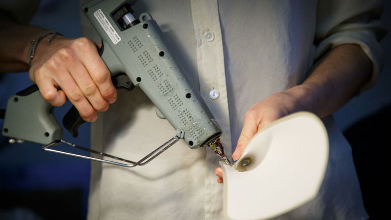 La pistola que cura: así es el invento que permite a los cirujanos "imprimir" huesos directamente en el cuerpo