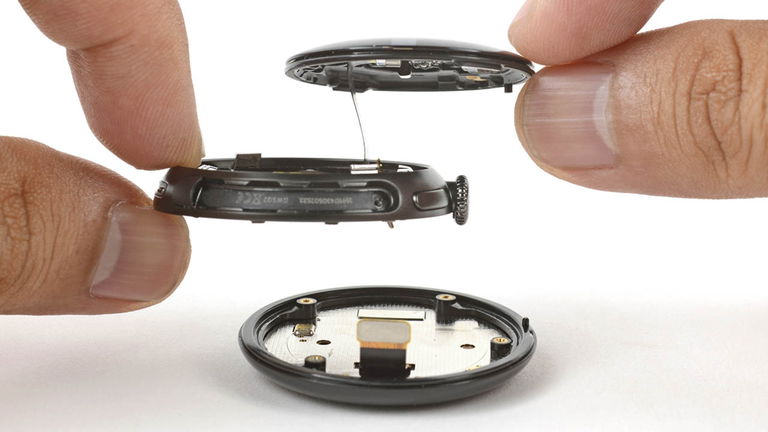 Google sorprende con el Pixel Watch 4: iFixit lo llama “el reloj más fácil de reparar de la historia”