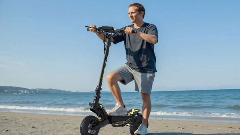 Suspensión salvaje y potencia de 900 W para este baratísimo patinete eléctrico: es tuyo por menos de 400 euros