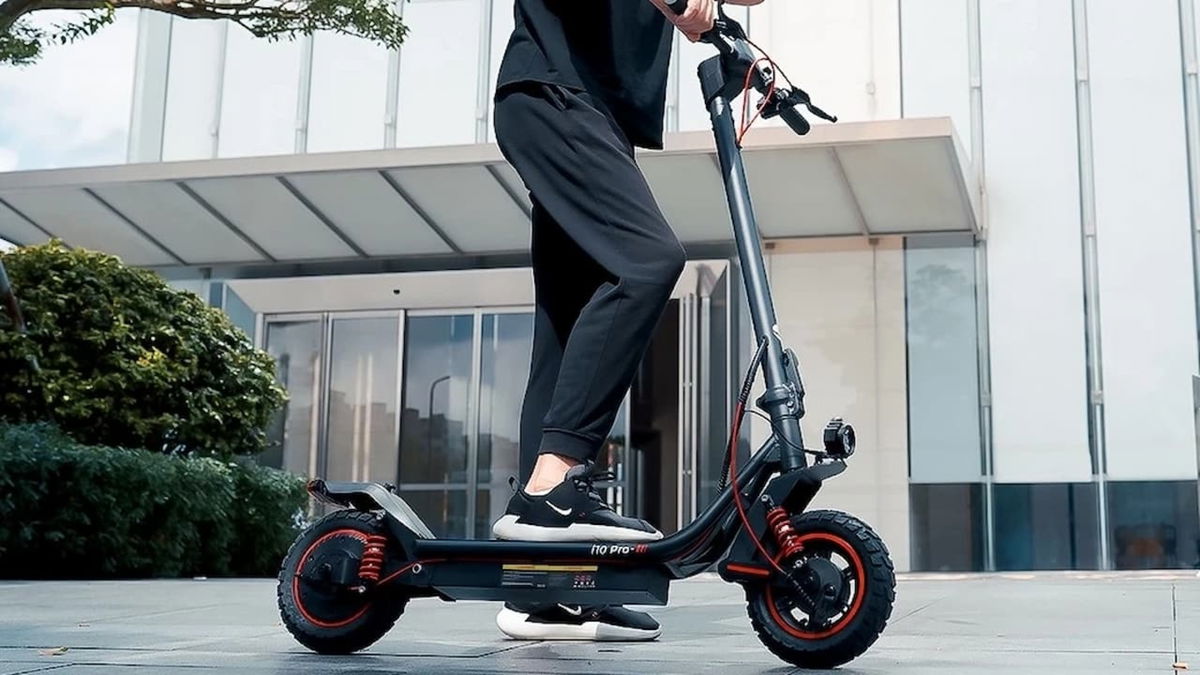 Este potente patinete es el chollo del día: viene con motor de 800 W, 60 kilómetros de autonomía y una valoración sobresaliente
