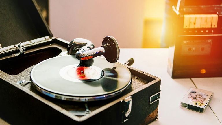 Del gramófono al streaming: cómo hemos pasado de dar cuerda a los algoritmos en apenas un siglo