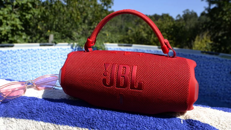 JBL derrumba el precio de este brutal altavoz Bluetooth: potencia, 28 horas de música y nuestra recomendación