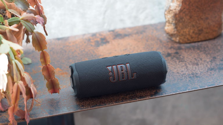 Este altavoz se está vendiendo como churros: potente, resistente y con un sonido que engancha