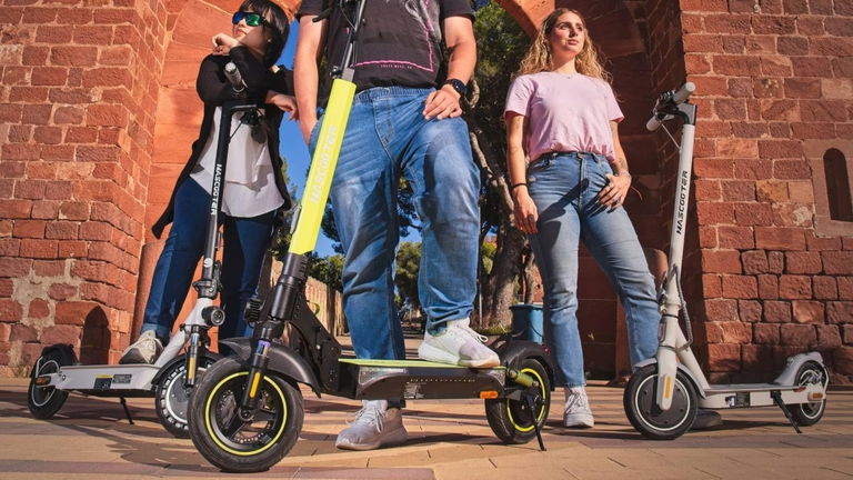 Llamativo, atractivo y muy potente: este patinete eléctrico antipinchazos cae 100 euros por tiempo limitado