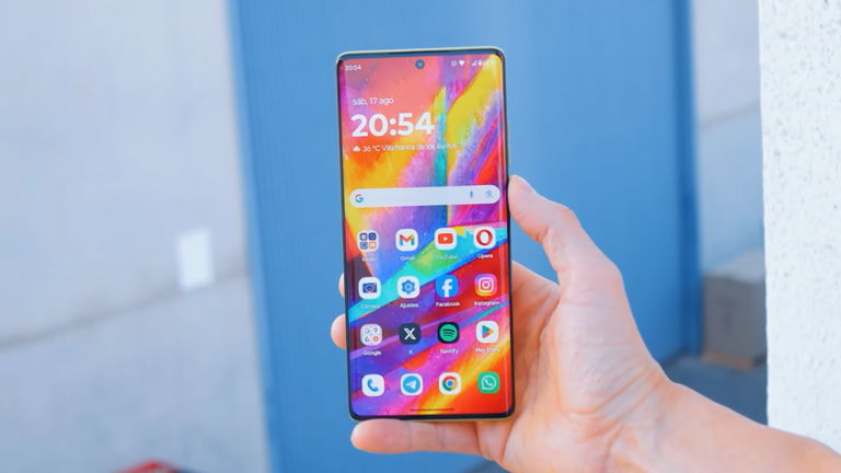Pantalla curva 120 Hz y cámara con OIS: este Motorola parece de gama alta, pero cuesta menos de 180 euros