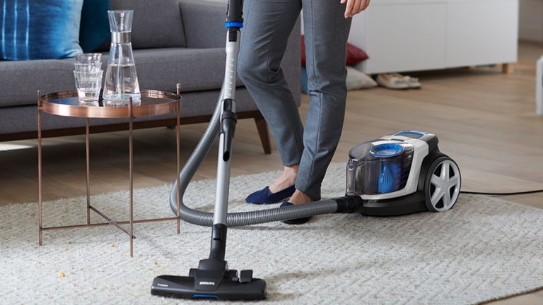 Más de 42.000 valoraciones tienen la culpa: recomendada aspiradora Philips sin bolsa, filtro HEPA y unos 100 euros
