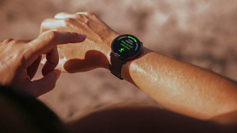 Este reloj deportivo de Polar con pantalla AMOLED y guía de recuperación tiene un descuentazo