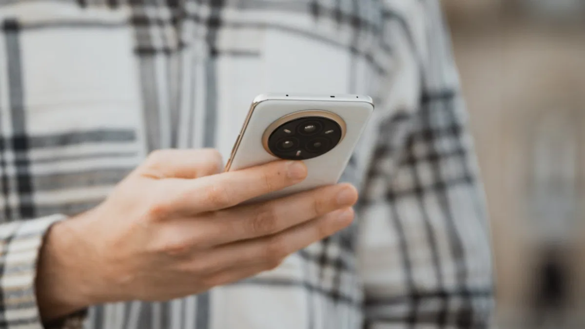 Por menos de 350 euros tienes un móvil con batería para todo el día y cámara que sorprende incluso de noche