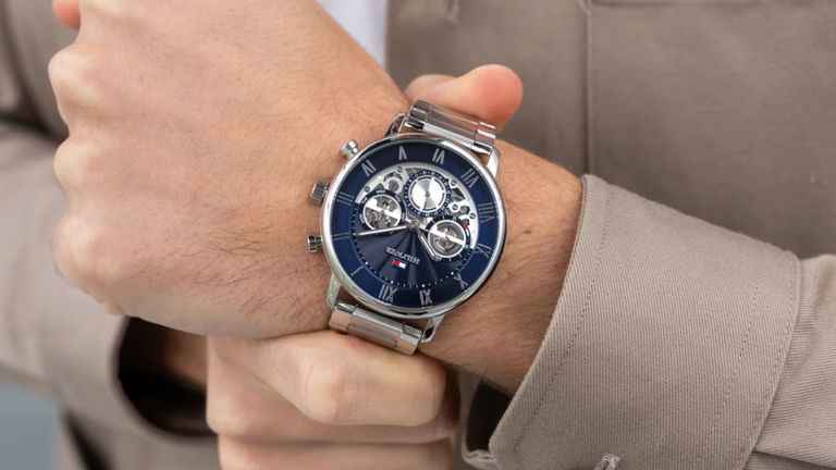 Este reloj Tommy Hilfiger, con correa metálica, cronógrafo y presencia, está ahora al precio perfecto, con un 40% de descuento