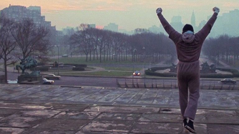 La película biográfica de Stallone y Rocky convence con su primera imagen