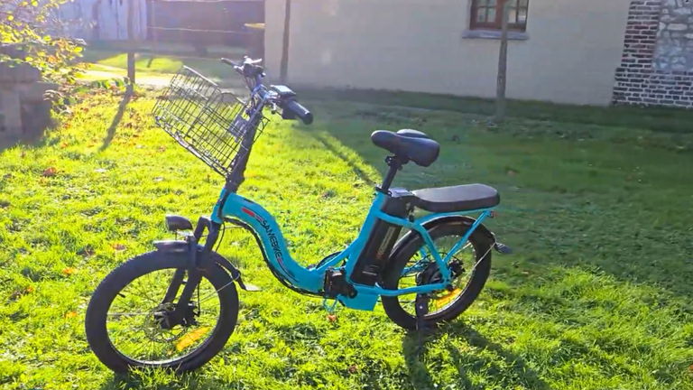 De 899 a menos de 600 euros en esta bicicleta eléctrica plegable: una rebaja que derrapa en precio y acelera con su motor de 350 W