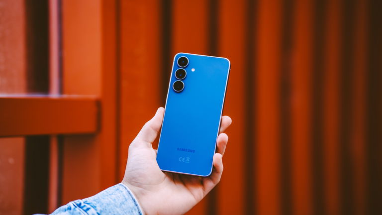 Samsung Galaxy S25 FE, análisis: un buen teléfono de gama alta que tiene al enemigo en casa