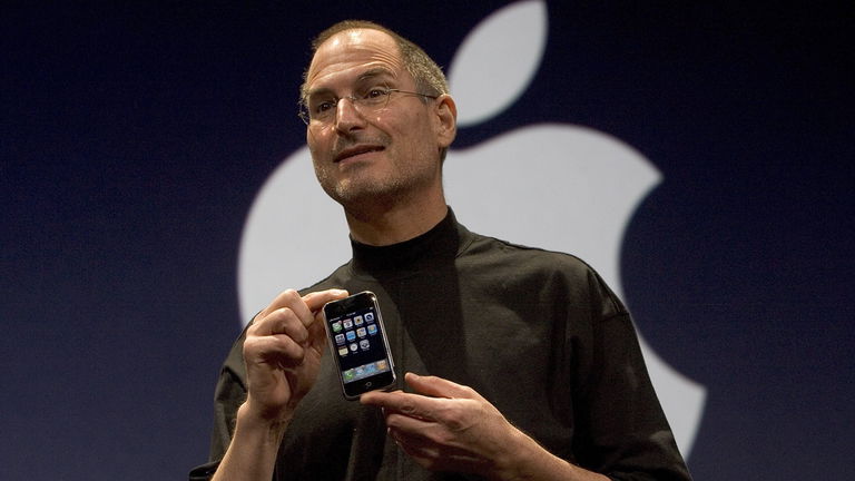 El origen de Gorilla Glass: la reunión en la que Steve Jobs humilló al CEO de Corning por miedo a lanzar el iPhone con pantalla de plástico